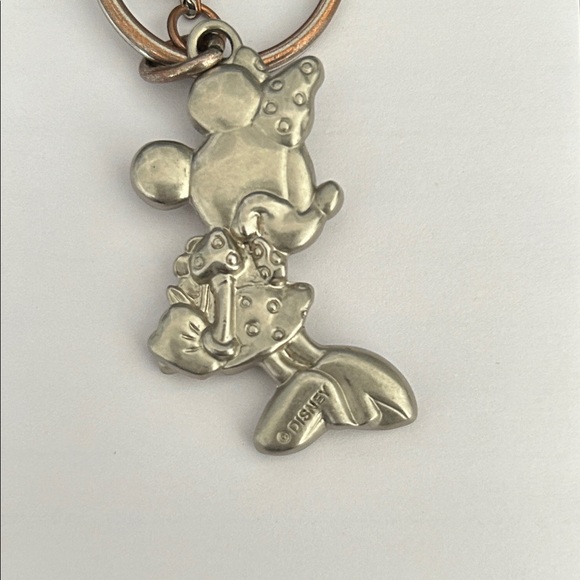 2000’s Silver Minnie Mouse Keychain - Picture 2 of 4